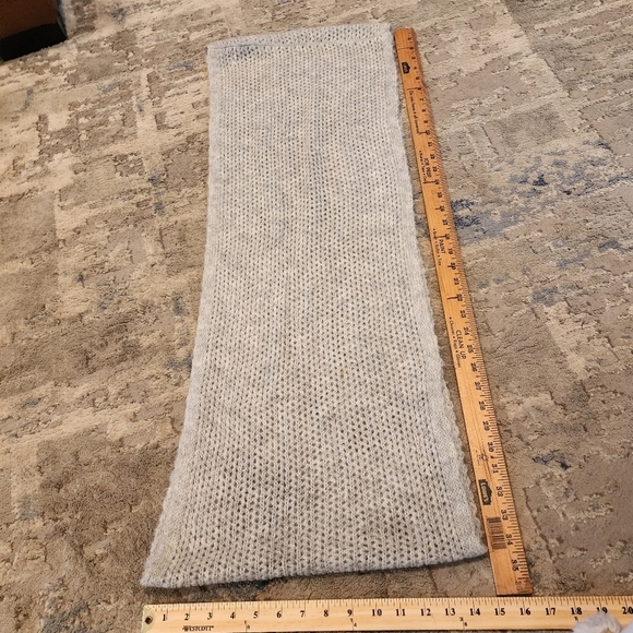 Abercrombie grey knit infinity scarf. - Picture 11 of 11